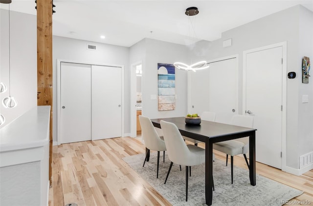 dining area featuring an inviting chandelier, visible vents, baseboards, light wood-style floors, and recessed lighting