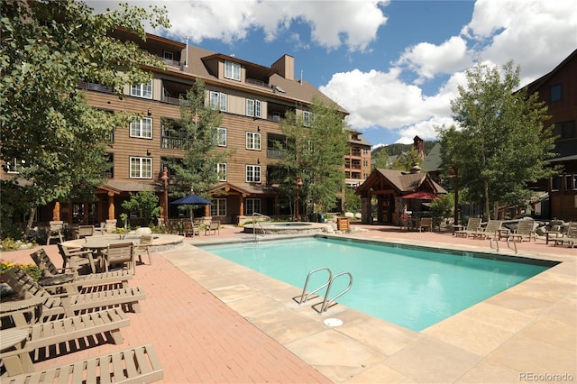 91 River Run Rd Unit 8140, Keystone, CO 80435 - community pool with a patio and a community hot tub