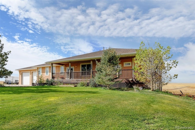 view of front of house featuring a garage, a front lawn, and a porch