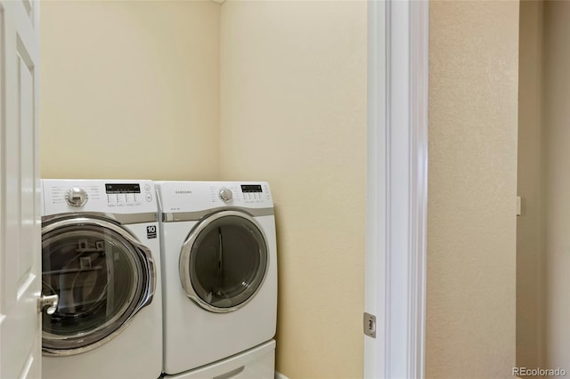 26143 E Fremont Pl, Aurora, CO 80016 - laundry room featuring separate washer and dryer
