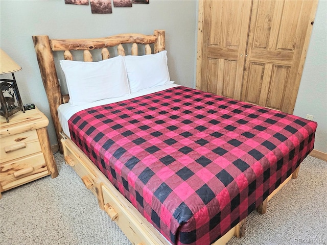 bedroom featuring carpet floors