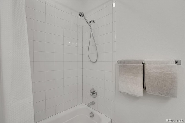 4040 Eaton Park St, Aurora, CO 80019 - full bathroom with shower / bathtub combination with curtain