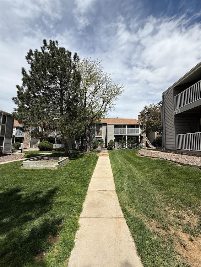 921 S Walden St Unit 205, Aurora, CO 80017 - surrounding community with a lawn