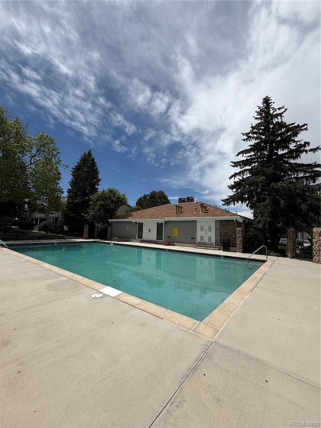 921 S Walden St Unit 205, Aurora, CO 80017 - community pool with a patio