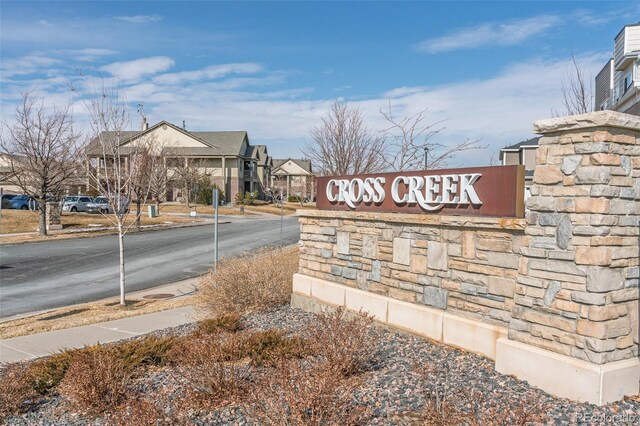 community sign with a residential view