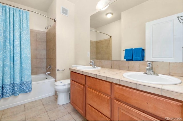 bathroom featuring visible vents, a sink, toilet, and shower / bath combo with shower curtain