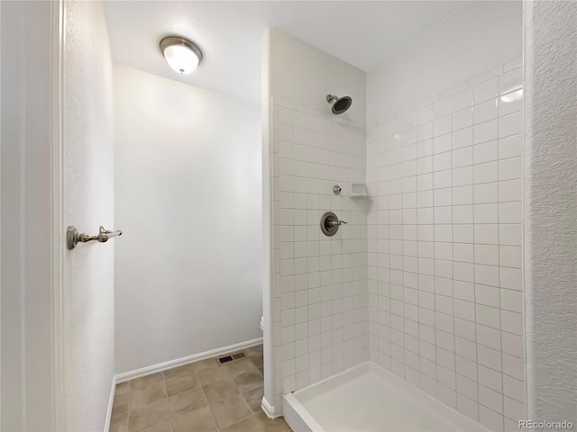 8612 13th St, Greeley, CO 80634 - full bath with tile patterned floors, visible vents, and tiled shower