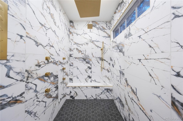 full bathroom featuring a tile shower