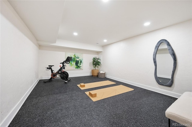 workout area with baseboards and recessed lighting