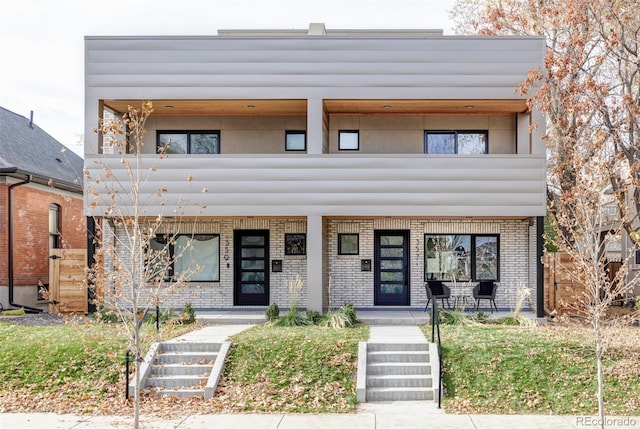 view of front of property featuring covered porch