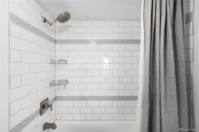 bathroom with shower / tub combo