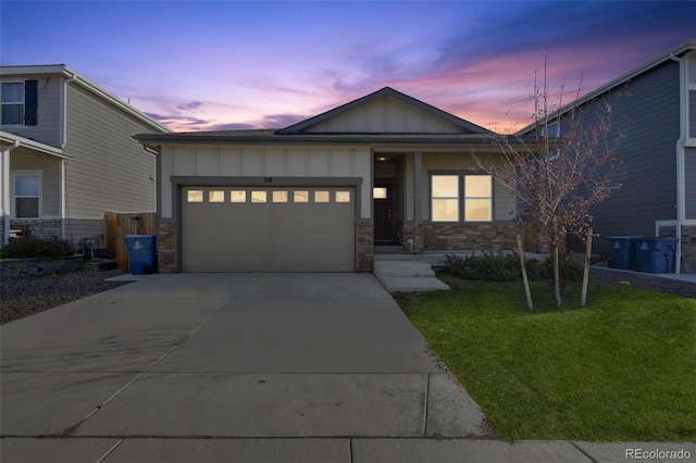 view of front facade featuring a yard and a garage