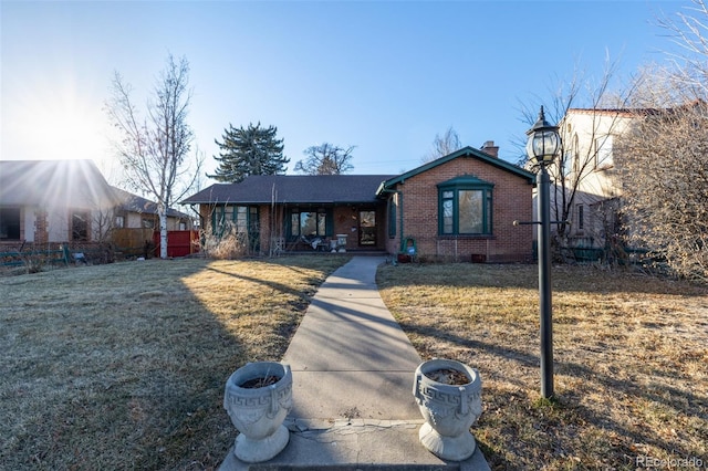 ranch-style home featuring a front lawn