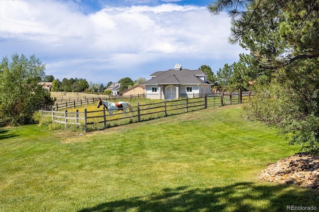 view of yard featuring a rural view