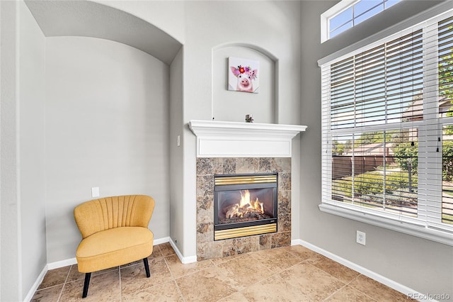 14333 E Napa Pl Unit 5D, Aurora, CO 80014 - living area featuring a fireplace, baseboards, and arched walkways