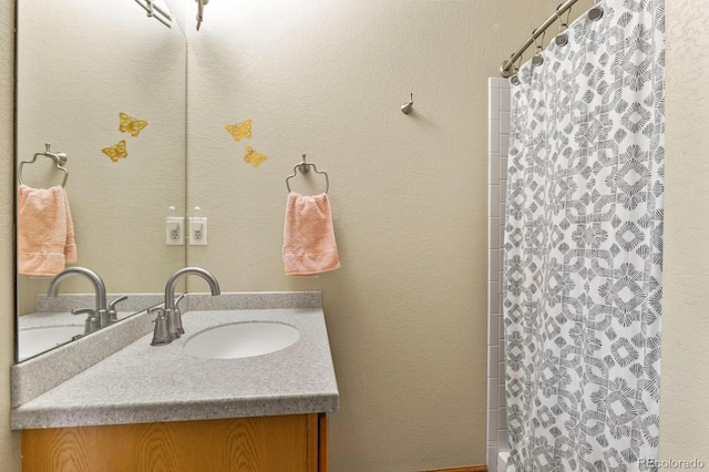 bathroom with a shower with curtain and vanity