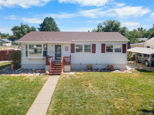 view of front of home featuring roof with shingles and a front lawn