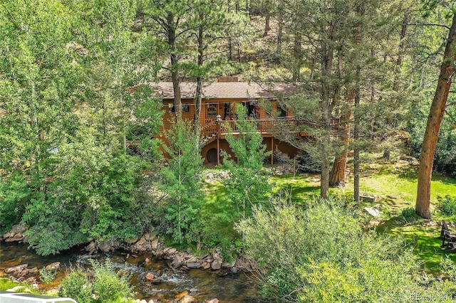 view of front of property featuring a water view