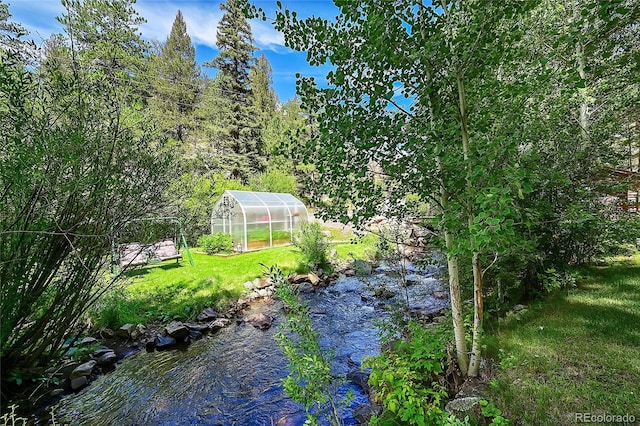 view of yard featuring a water view