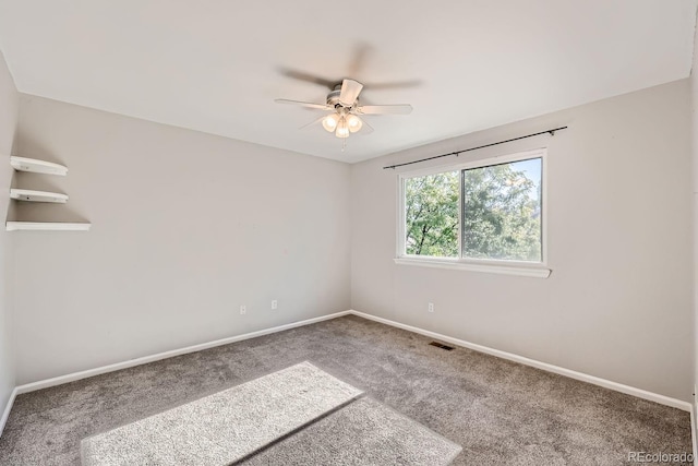 unfurnished room with carpet flooring and ceiling fan