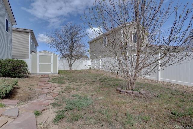 view of yard with an outdoor structure, a fenced backyard, and a storage shed