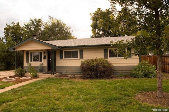 single story home featuring a front yard