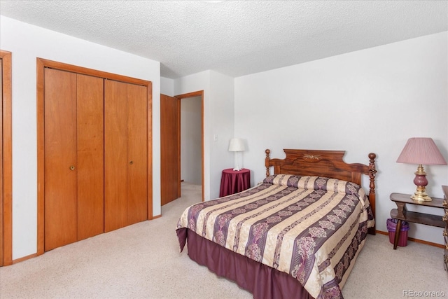 bedroom featuring carpet floors, a closet, and a textured ceiling