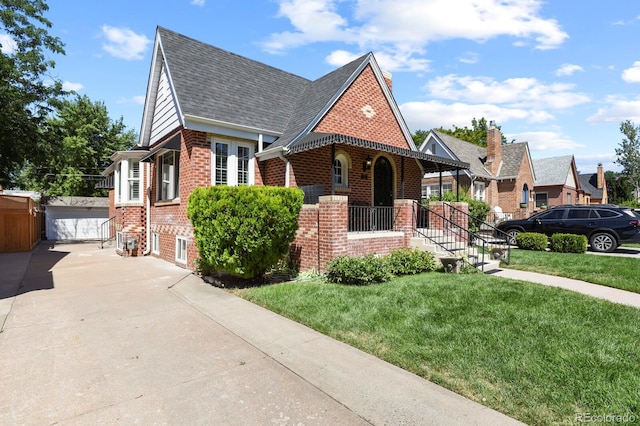 view of front of house featuring covered porch and a front lawn