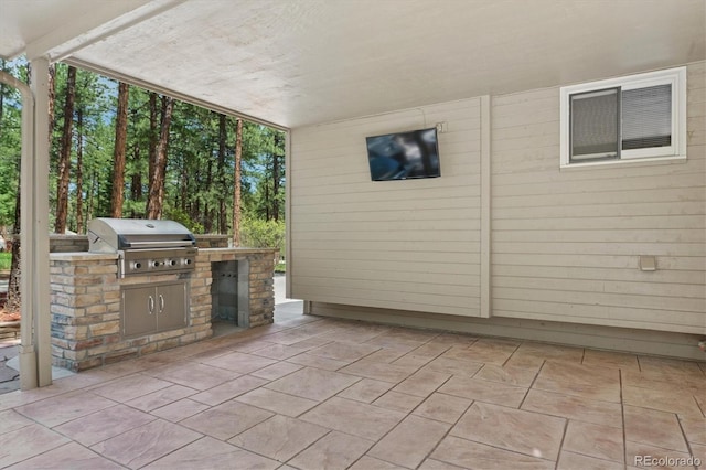 view of patio / terrace featuring grilling area and an outdoor kitchen