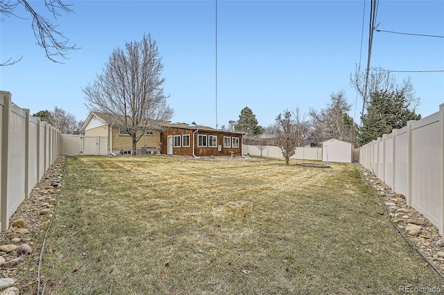 view of yard featuring a fenced backyard