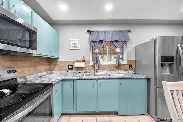 5563 Blackhawk Way, Denver, CO 80239 - photo 9
