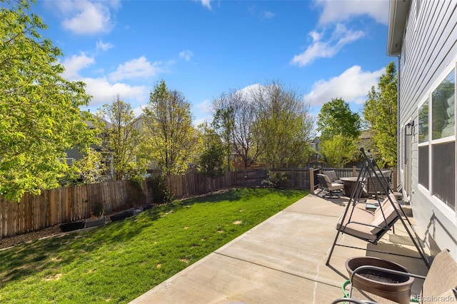 view of yard featuring a patio area
