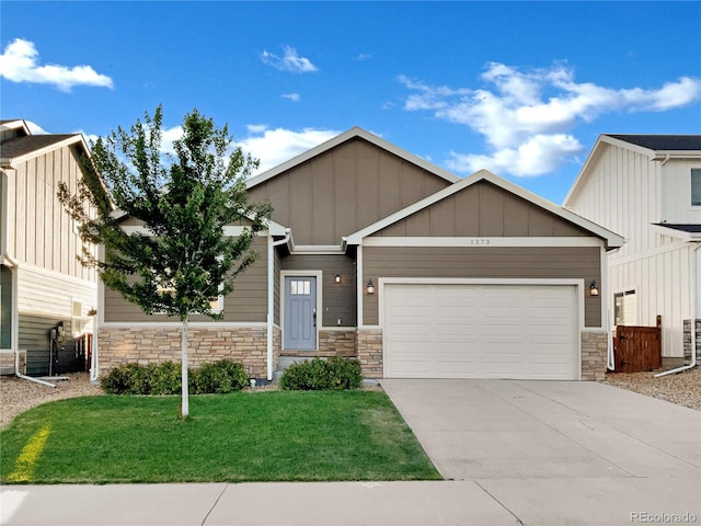 craftsman house with a garage and a front yard