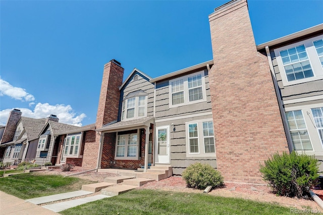 view of front of home with a front lawn