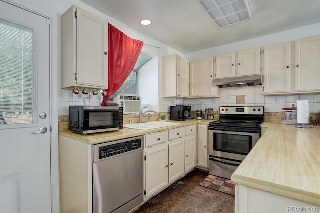 kitchen featuring appliances with stainless steel finishes, sink, and backsplash