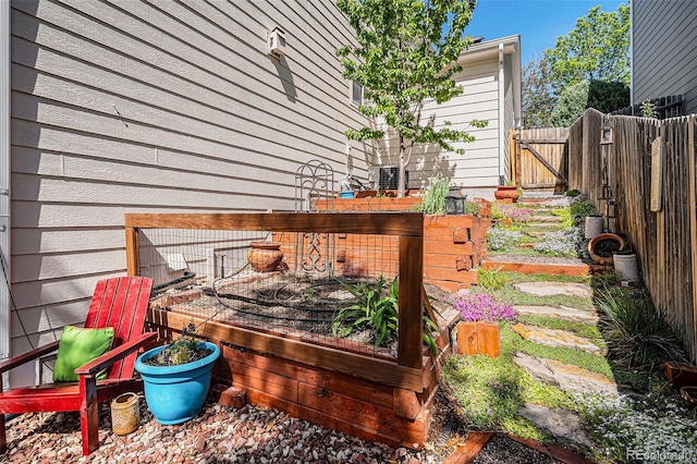 6039 S Ukraine Cir, Aurora, CO 80015 - wooden deck with a gate