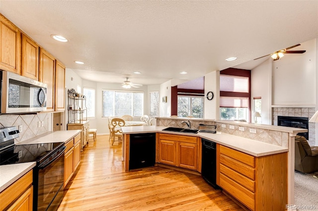 935 Green Gables Cir, Bennett, CO 80102 - kitchen featuring black appliances, open floor plan, a ceiling fan, light wood-type flooring, and recessed lighting