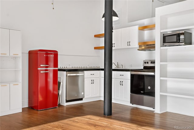 kitchen featuring sink, wood-type flooring, stainless steel appliances, and white cabinets