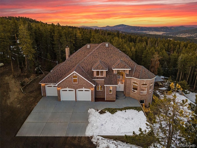 view of front of home with a garage and a mountain view