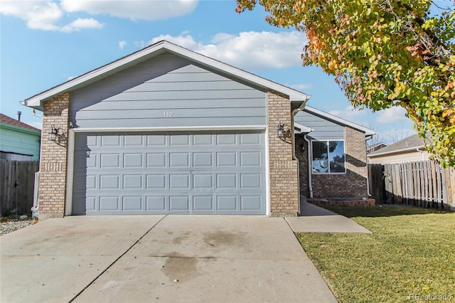 view of front of home featuring a front yard and a garage