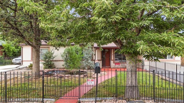 view of front facade with a front lawn