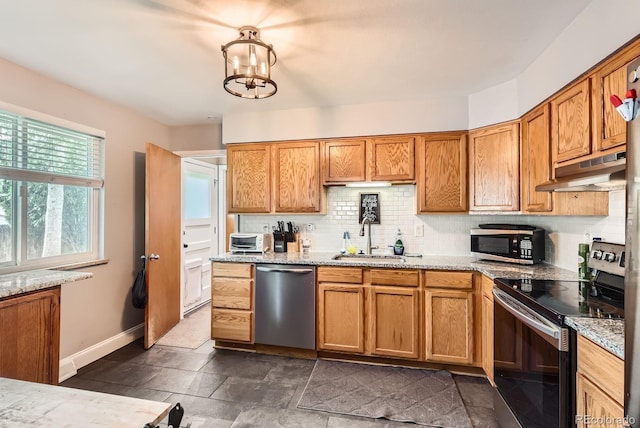 13558 E Center Ave, Aurora, CO 80012 - kitchen featuring stainless steel appliances, under cabinet range hood, a sink, and tasteful backsplash