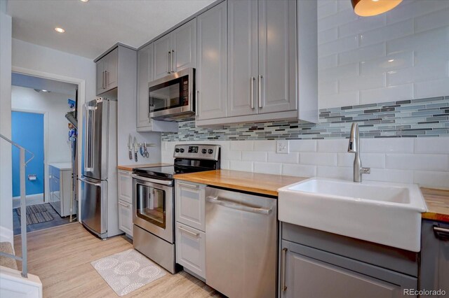 1769 S Lee St Unit B, Lakewood, CO 80232 - kitchen with stainless steel appliances, gray cabinets, a sink, light wood-type flooring, and recessed lighting