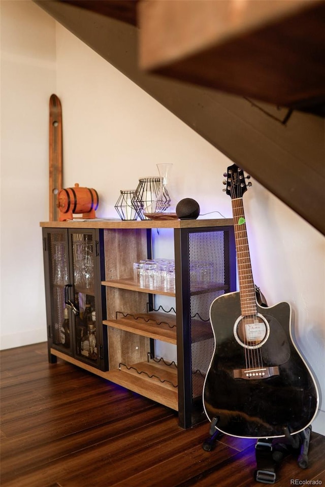 interior details with hardwood / wood-style floors