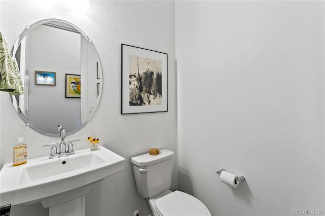 bathroom featuring toilet and sink