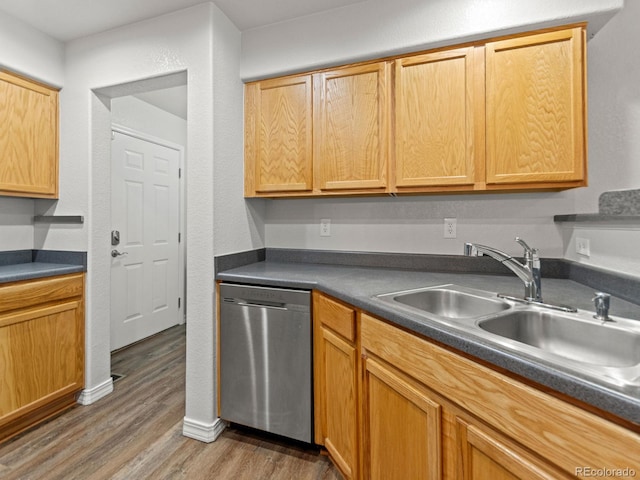 23500 E Alamo Pl Unit C, Aurora, CO 80016 - kitchen with dishwasher, wood finished floors, and dark countertops