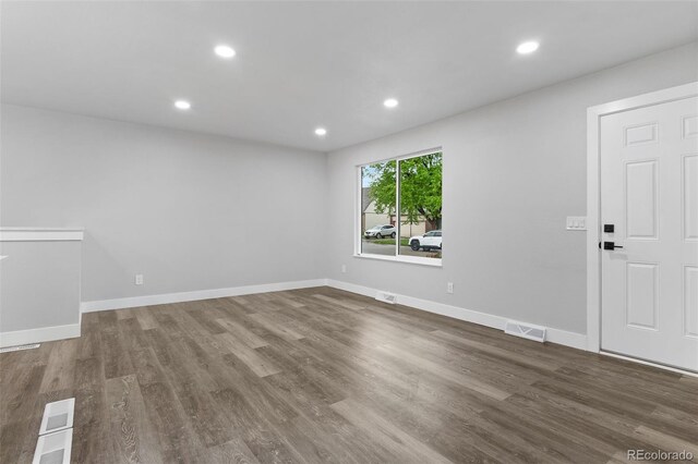4672 S Lewiston Way, Aurora, CO 80015 - spare room featuring wood finished floors, recessed lighting, and baseboards