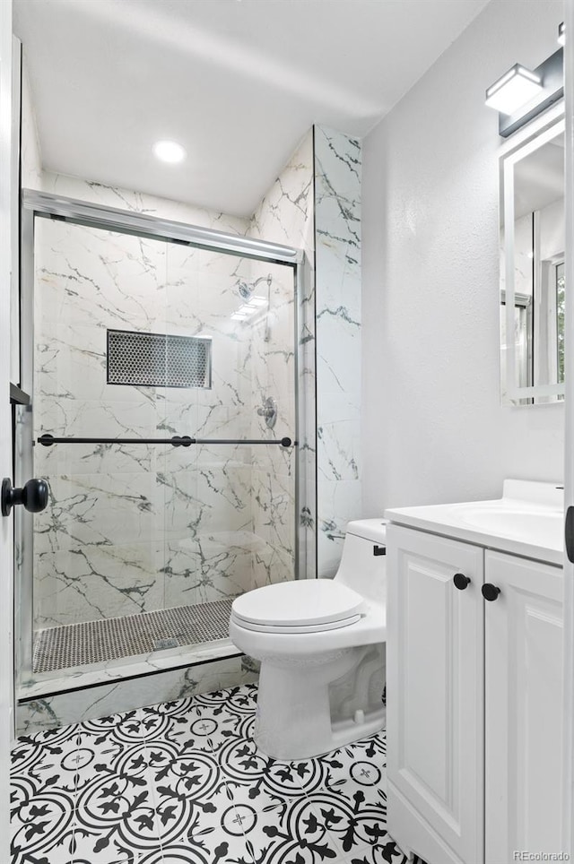 4672 S Lewiston Way, Aurora, CO 80015 - full bath featuring vanity, toilet, and a marble finish shower