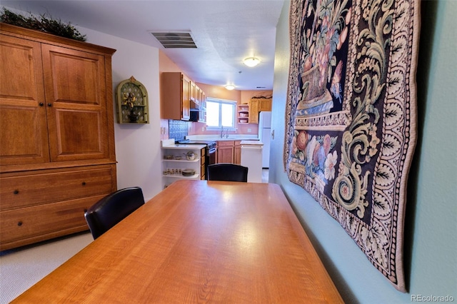 dining room with carpet floors and visible vents