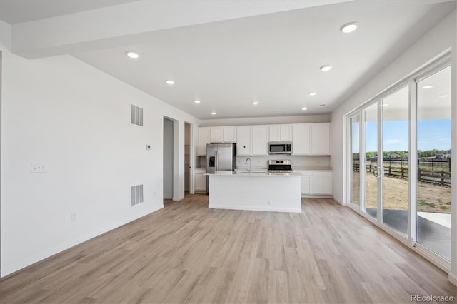 kitchen featuring a sink, light wood-style floors, visible vents, and appliances with stainless steel finishes